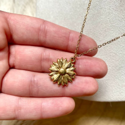 collier doré fleur