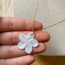 Collier fleur nacre